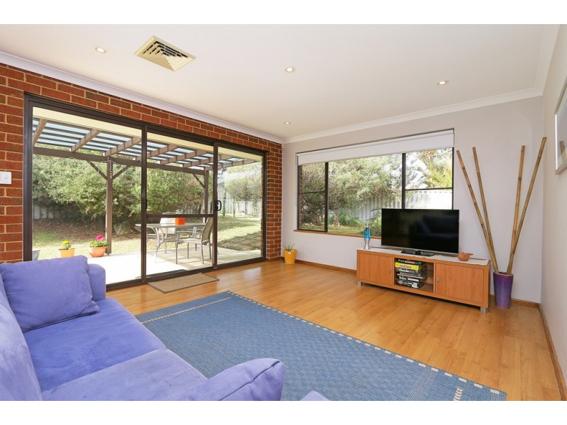 4 Fairmount Close, Bibra Lake WA 6163