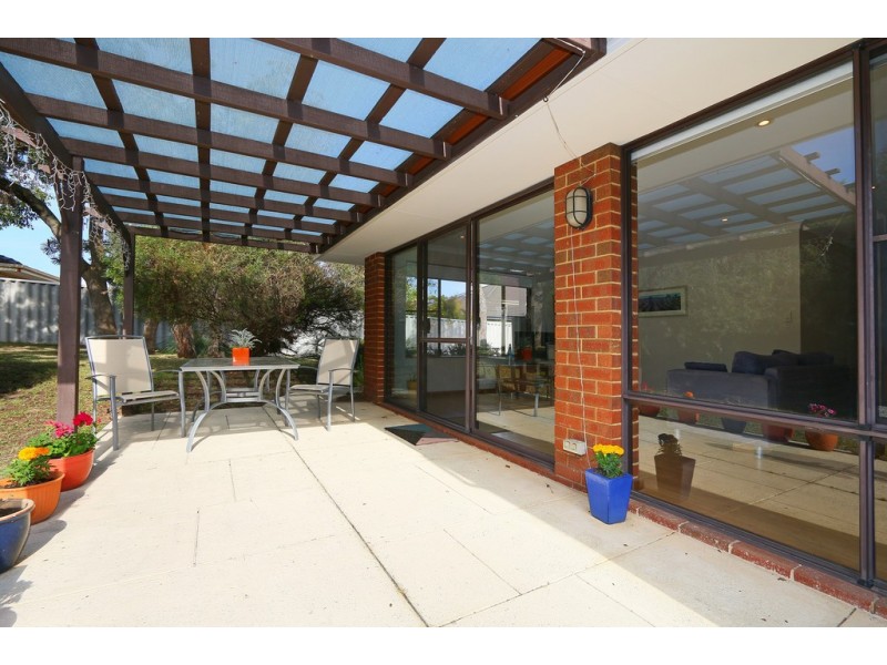 4 Fairmount Close, Bibra Lake WA 6163