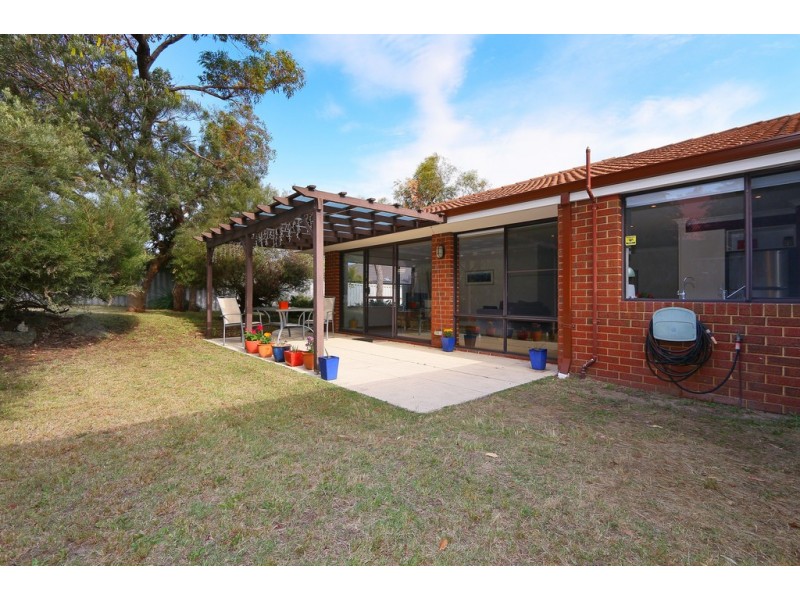 4 Fairmount Close, Bibra Lake WA 6163