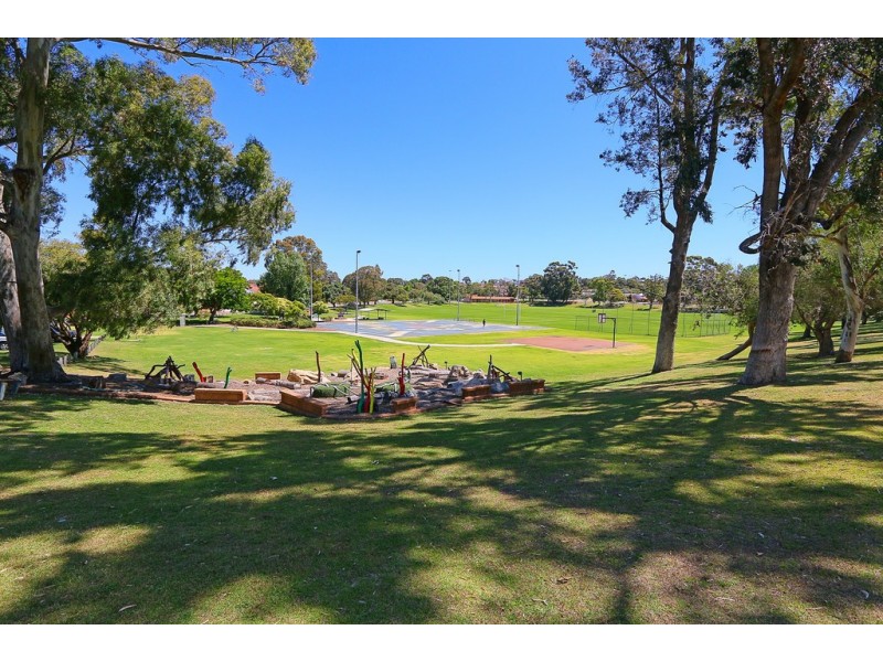 98 Arkwell Street, Willagee WA 6156