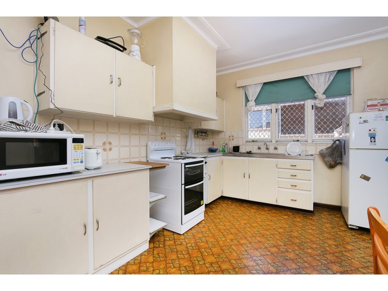 98 Arkwell Street, Willagee WA 6156