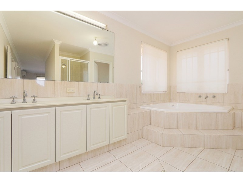 10 Glen Iris Drive, Jandakot WA 6164