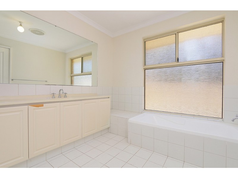 10 Glen Iris Drive, Jandakot WA 6164