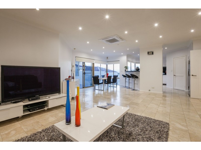 17 Riley Road, Kardinya WA 6163
