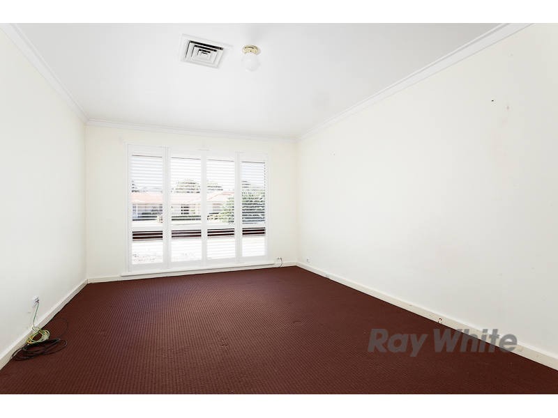 11 Loris Way, Kardinya WA 6163