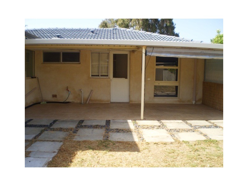 4B Ochiltree Way, Kardinya WA 6163