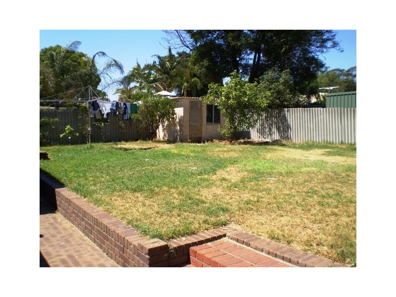 4  Colonial Drive, Bibra Lake WA 6163