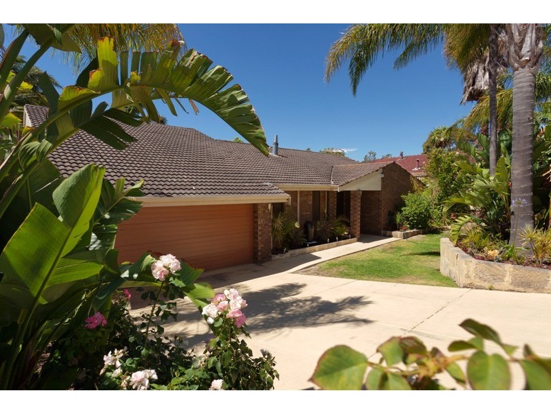 8 Mottee Rd, Bateman WA 6150