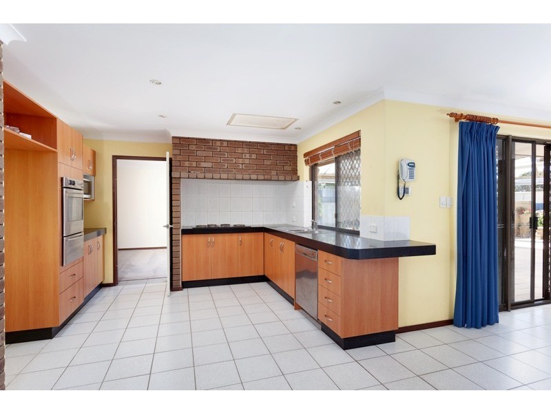 8 Mottee Rd, Bateman WA 6150
