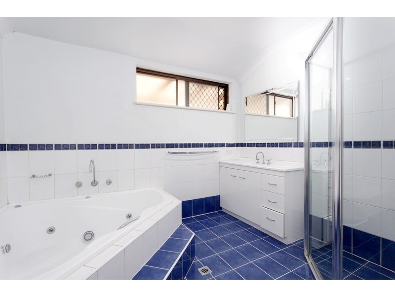 8 Mottee Rd, Bateman WA 6150