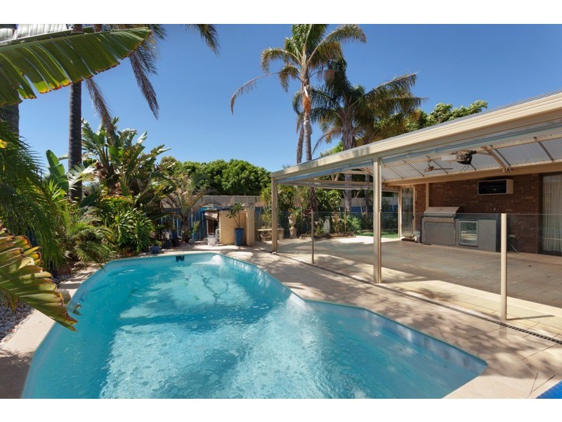 8 Mottee Rd, Bateman WA 6150