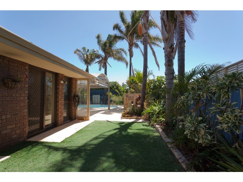 8 Mottee Rd, Bateman WA 6150