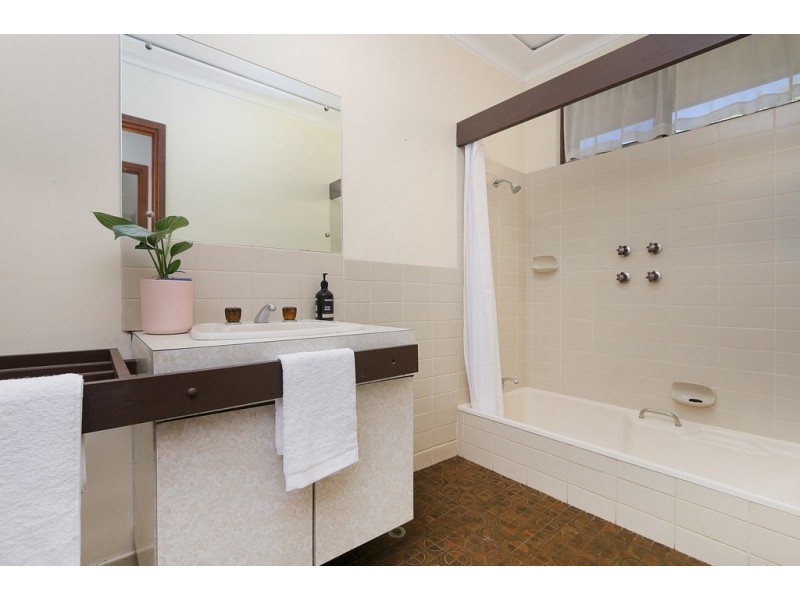 21 Bartling Crescent, Bateman WA 6150