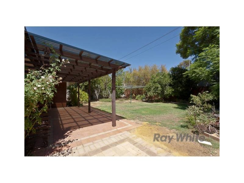 56 Davies Cres, Kardinya WA 6163