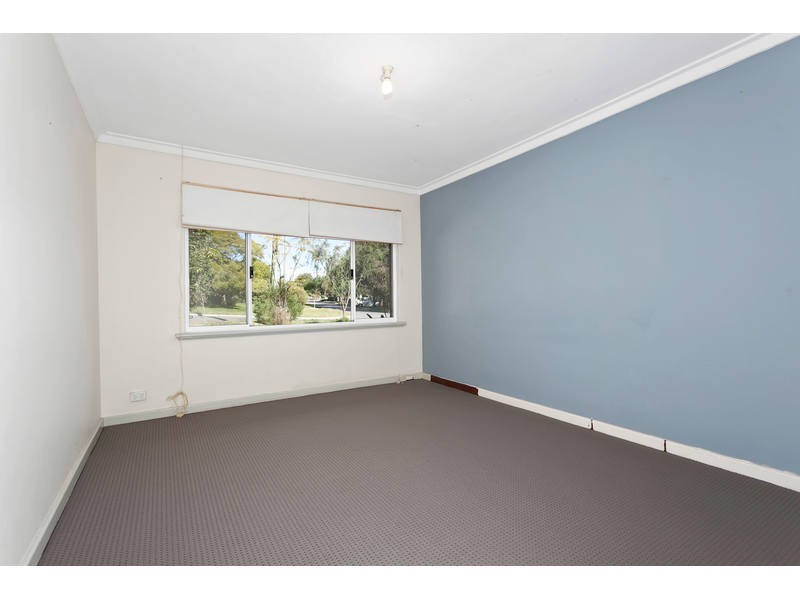 24B Oldham Cres, Hilton WA 6163