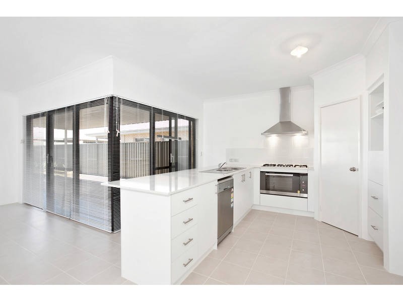 17 Tomkins Way, Harrisdale WA 6112