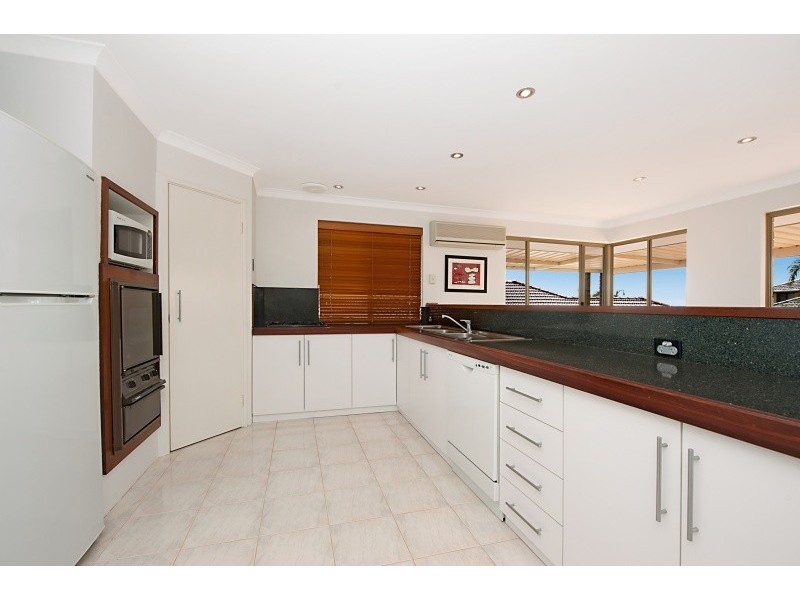 37 Riley Rd, Kardinya WA 6163