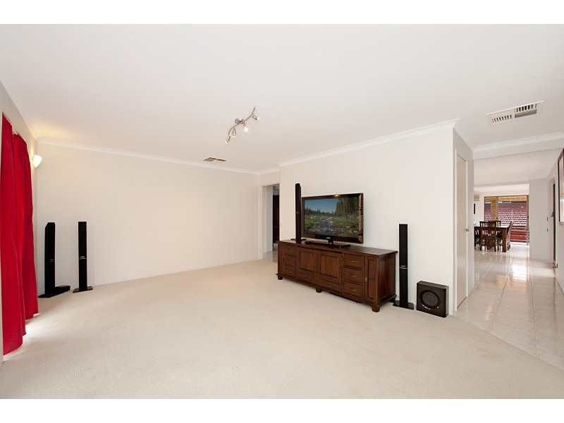 37 Riley Rd, Kardinya WA 6163