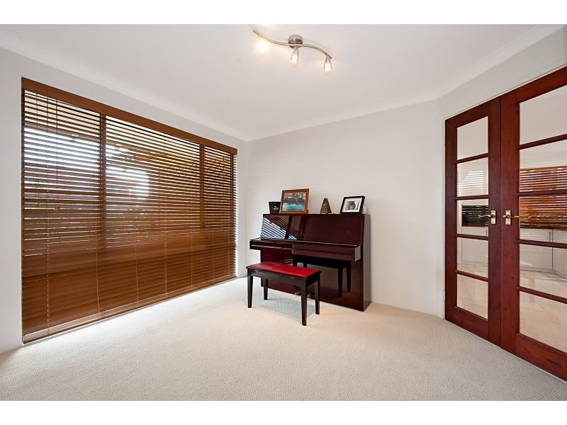 37 Riley Rd, Kardinya WA 6163