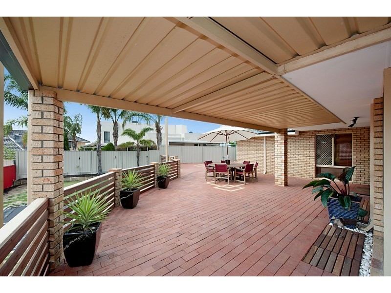 37 Riley Rd, Kardinya WA 6163
