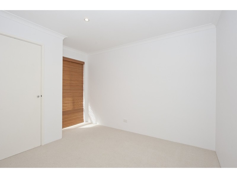 37 Riley Rd, Kardinya WA 6163