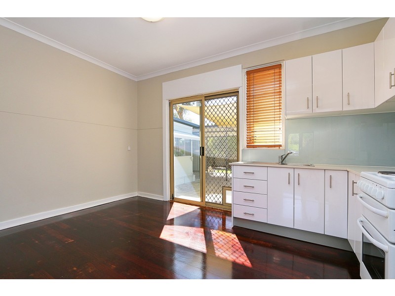 30 Williams Rd, Coolbellup WA 6163