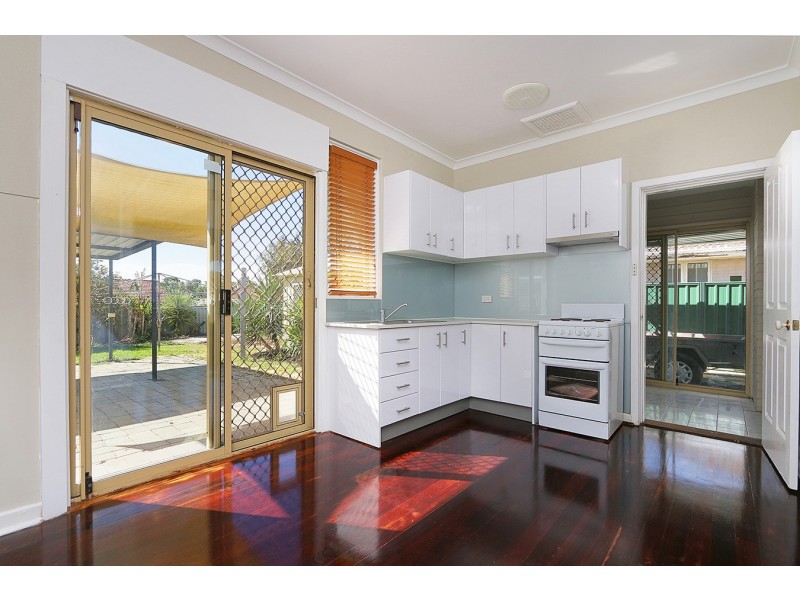 30 Williams Rd, Coolbellup WA 6163