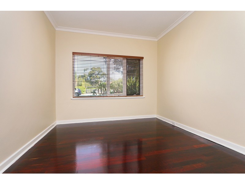 30 Williams Rd, Coolbellup WA 6163