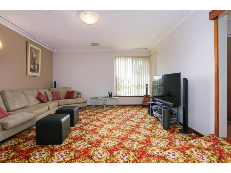 119 Gilbertson Rd, Kardinya WA 6163