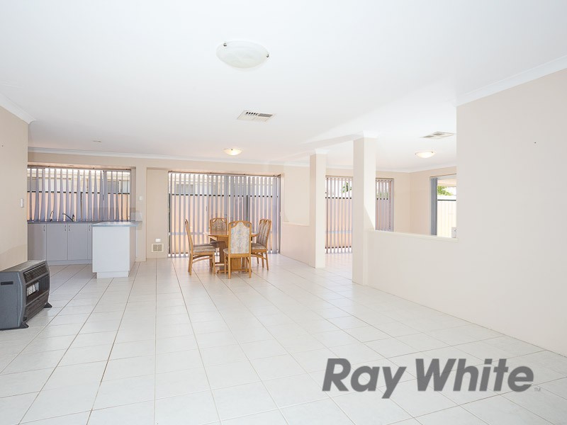 5 Sherbourne Corner, Success WA 6164