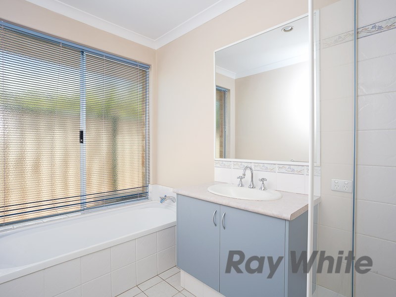 5 Sherbourne Corner, Success WA 6164