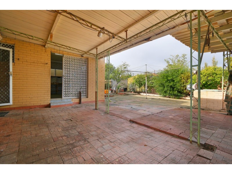 9 Treeby Street, Coolbellup WA 6163