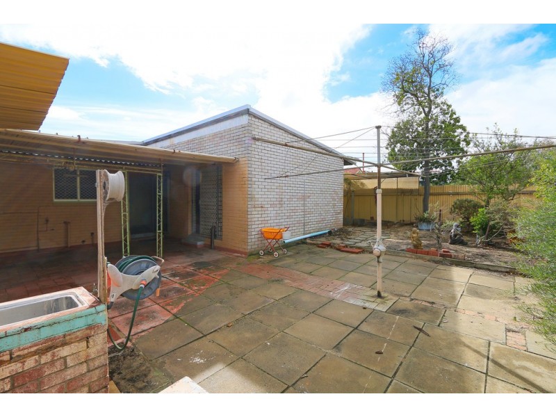 9 Treeby Street, Coolbellup WA 6163