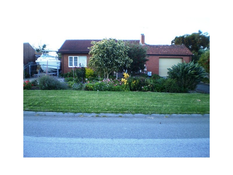 6 Hartley St, Coolbellup WA 6163