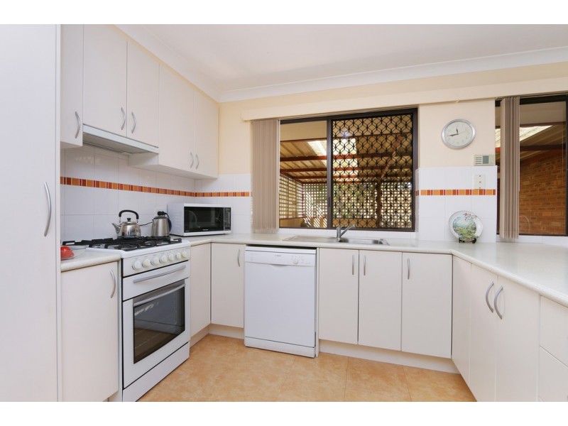 5 Pinewood Ave, Kardinya WA 6163