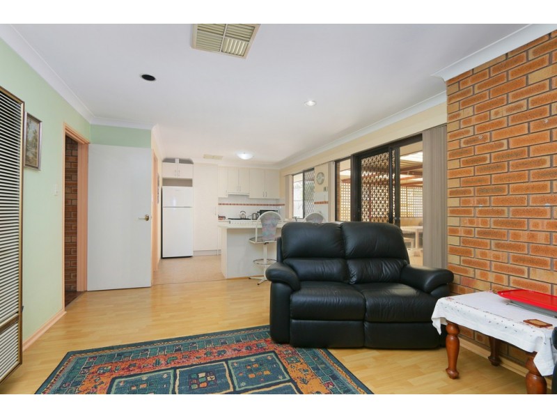 5 Pinewood Ave, Kardinya WA 6163