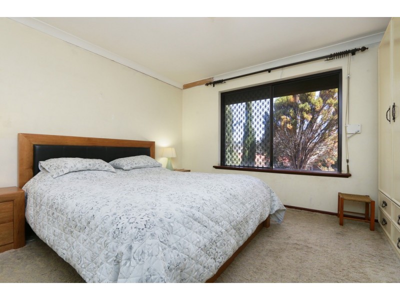 5 Pinewood Ave, Kardinya WA 6163