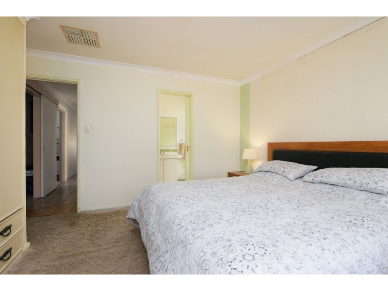 5 Pinewood Ave, Kardinya WA 6163