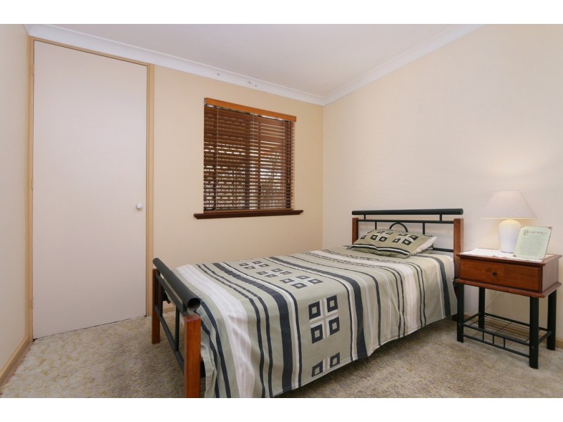 5 Pinewood Ave, Kardinya WA 6163