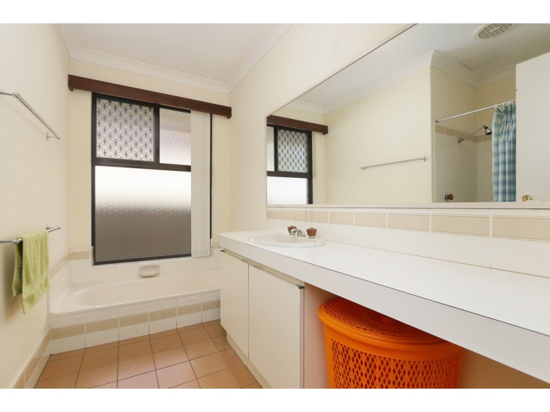 5 Pinewood Ave, Kardinya WA 6163