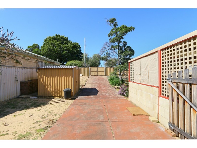 5 Pinewood Ave, Kardinya WA 6163