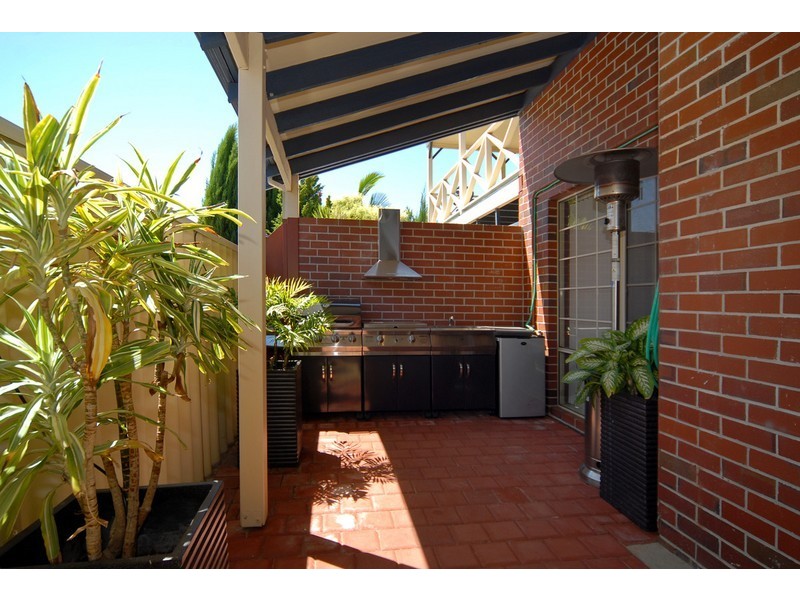 72 Riley Rd, Kardinya WA 6163