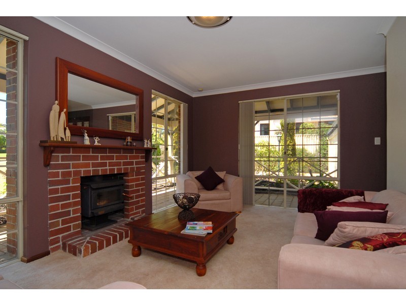 72 Riley Rd, Kardinya WA 6163