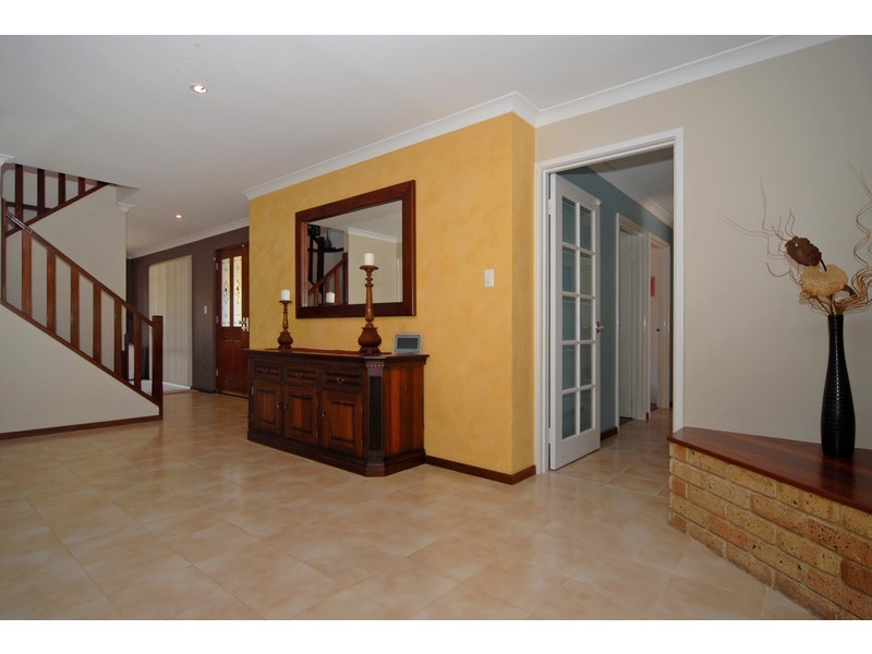 72 Riley Rd, Kardinya WA 6163