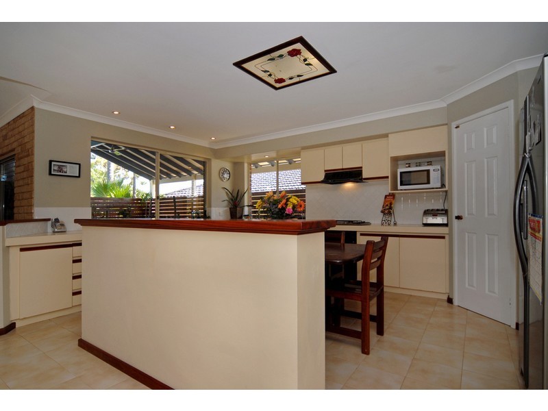 72 Riley Rd, Kardinya WA 6163