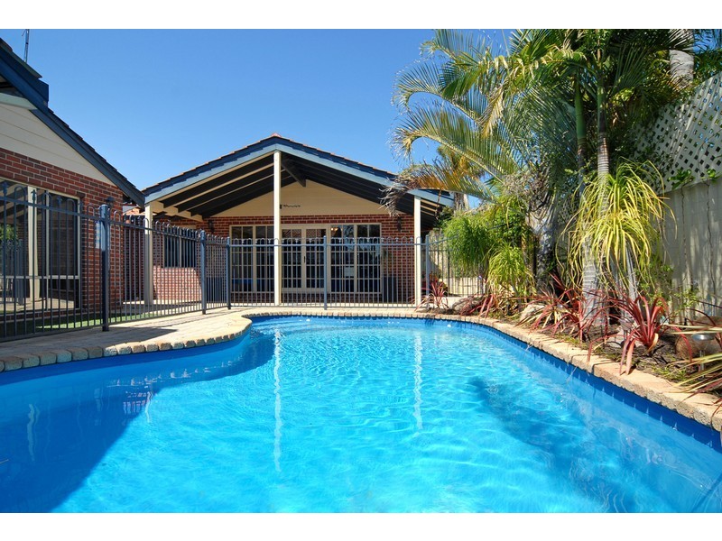 72 Riley Rd, Kardinya WA 6163