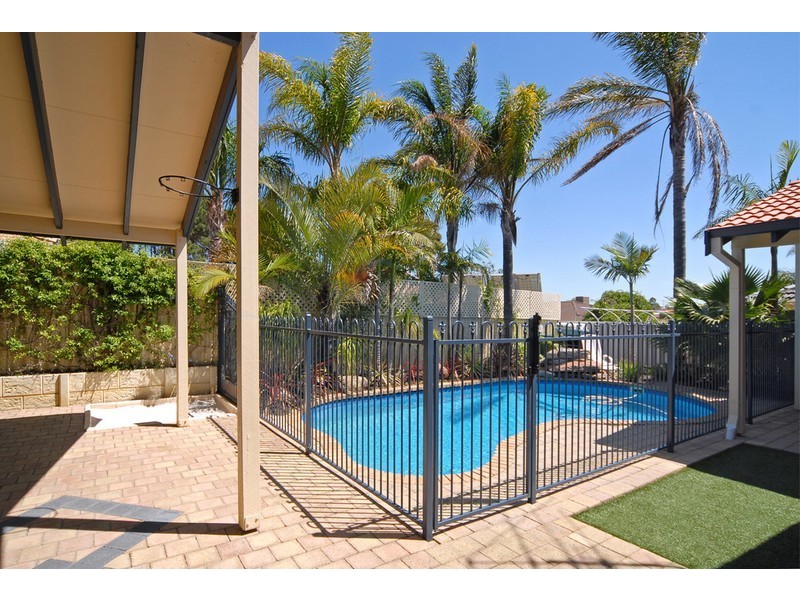 72 Riley Rd, Kardinya WA 6163