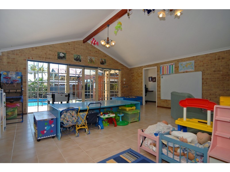 72 Riley Rd, Kardinya WA 6163