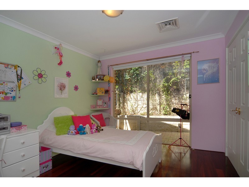 72 Riley Rd, Kardinya WA 6163