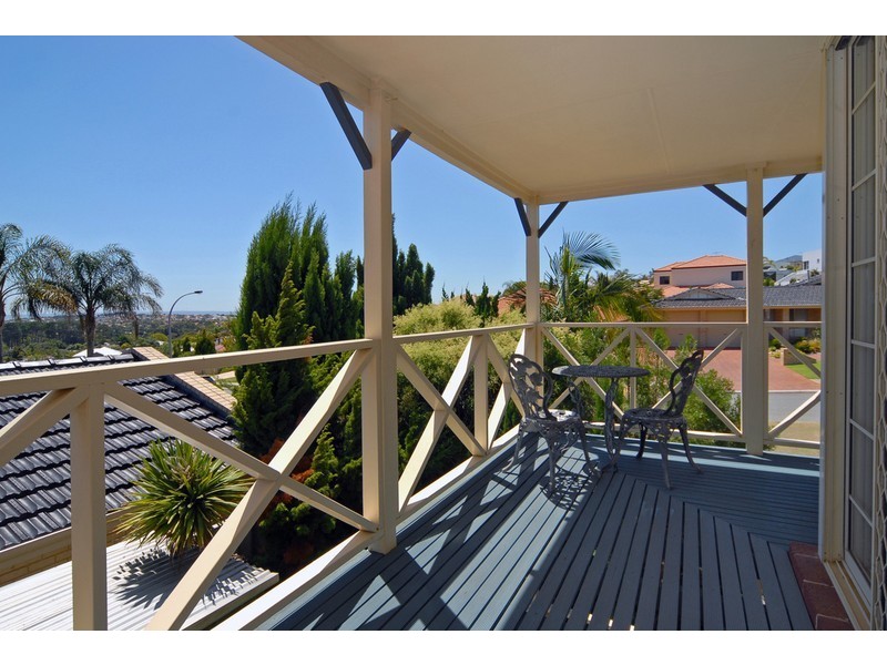 72 Riley Rd, Kardinya WA 6163